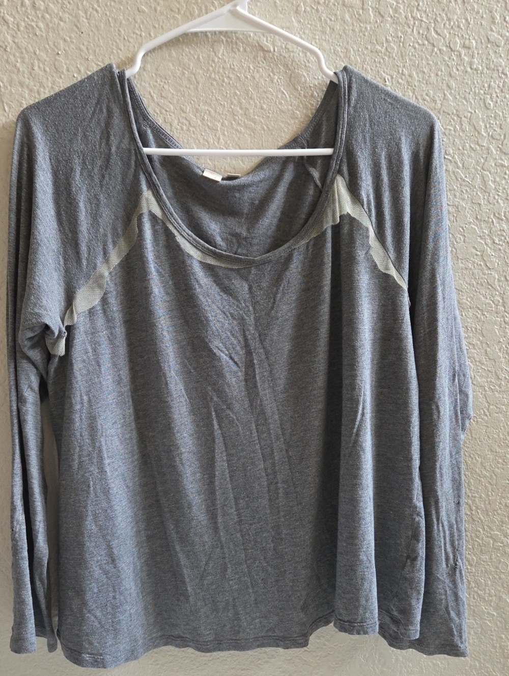 Relaxed Scoop Neck Long Sleeve Top in Heather Gray